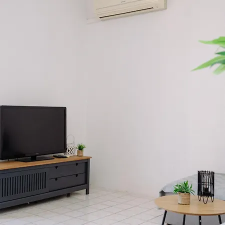 Large And Charming Near With Big & Sunny Terrace Sumartin