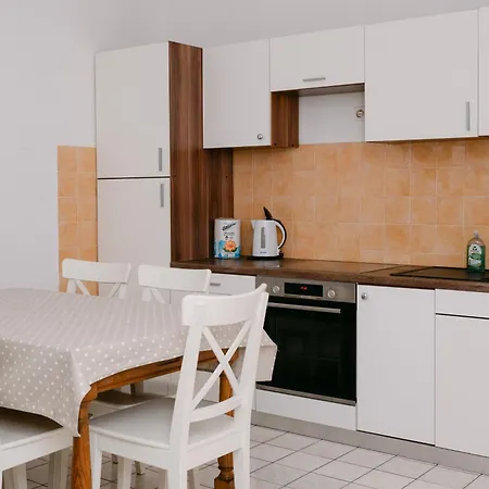 Large And Charming Near With Big & Sunny Terrace *