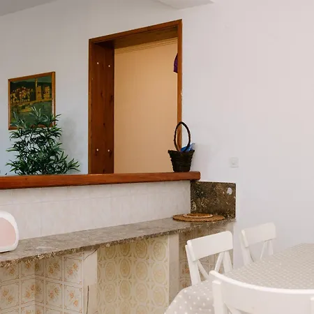 Lejlighed Large And Charming Near With Big & Sunny Terrace