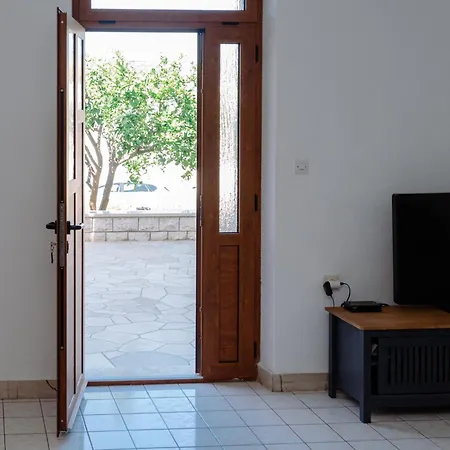 Large And Charming Near With Big & Sunny Terrace