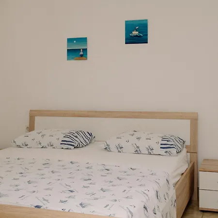 Apartmán Large And Charming Near With Big & Sunny Terrace Sumartin