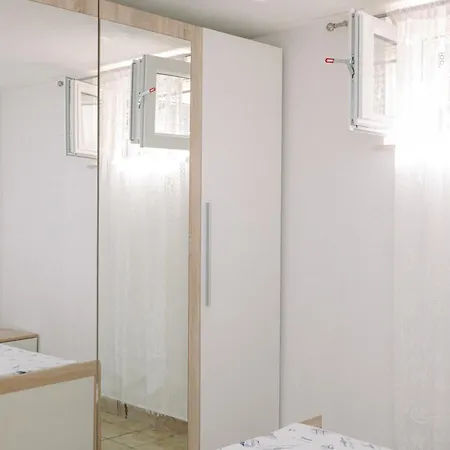 Large And Charming Near With Big & Sunny Terrace Sumartin