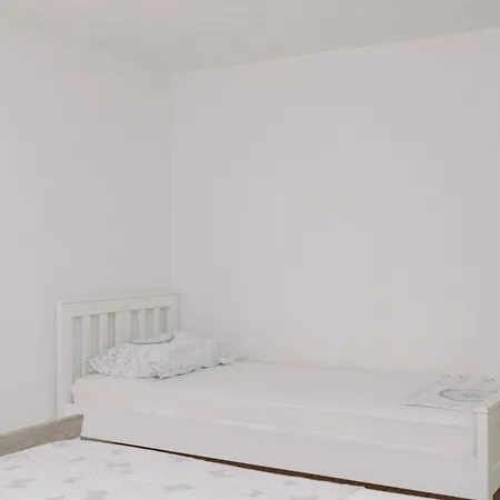 Apartmán Large And Charming Near With Big & Sunny Terrace