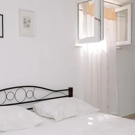 Large And Charming Near With Big & Sunny Terrace * Sumartin