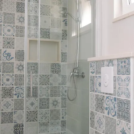Large And Charming Near With Big & Sunny Terrace Apartmán