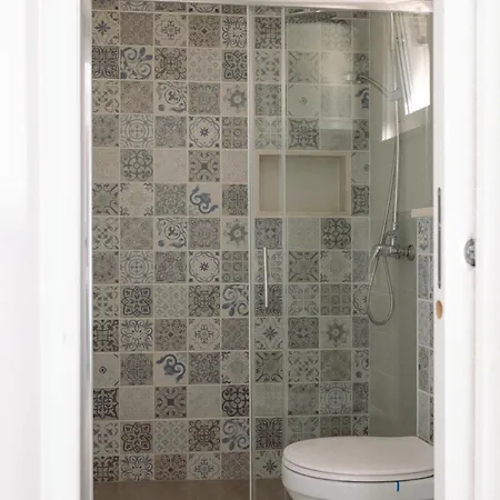 Large And Charming Near With Big & Sunny Terrace Apartmán Sumartin