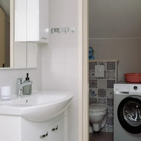 Large And Charming Near With Big & Sunny Terrace *