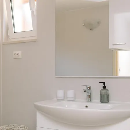 Large And Charming Near With Big & Sunny Terrace Lejlighed