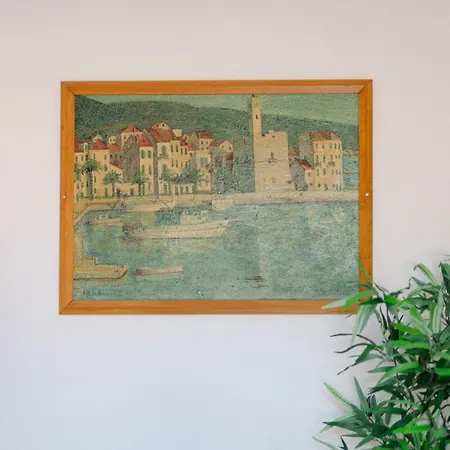 Large And Charming Near With Big & Sunny Terrace Apartmán *