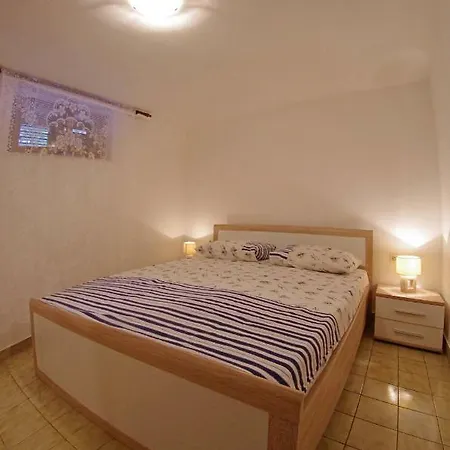 Apartmán Large And Charming Near With Big & Sunny Terrace *