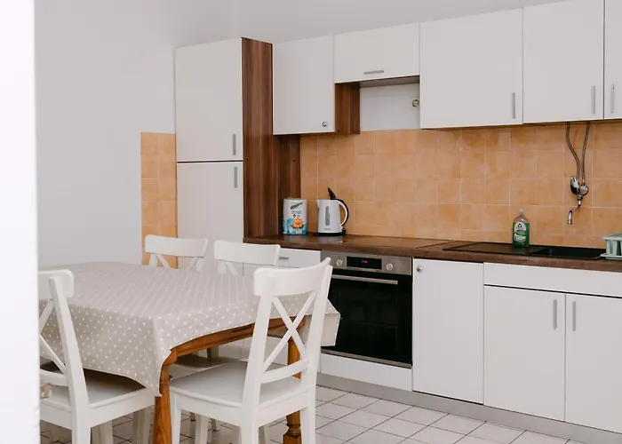 Large And Charming Near With Big & Sunny Terrace *