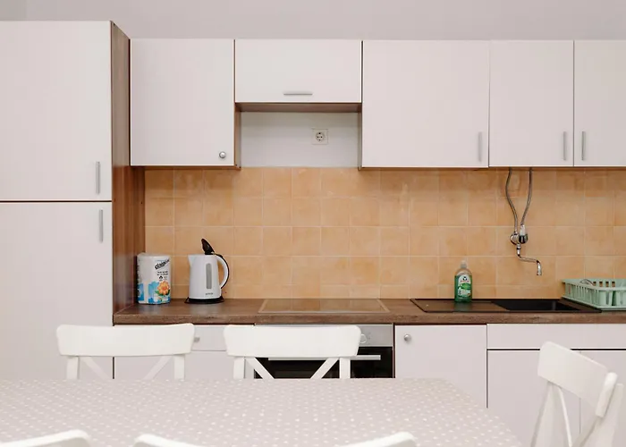 Lejlighed Large And Charming Near With Big & Sunny Terrace Sumartin