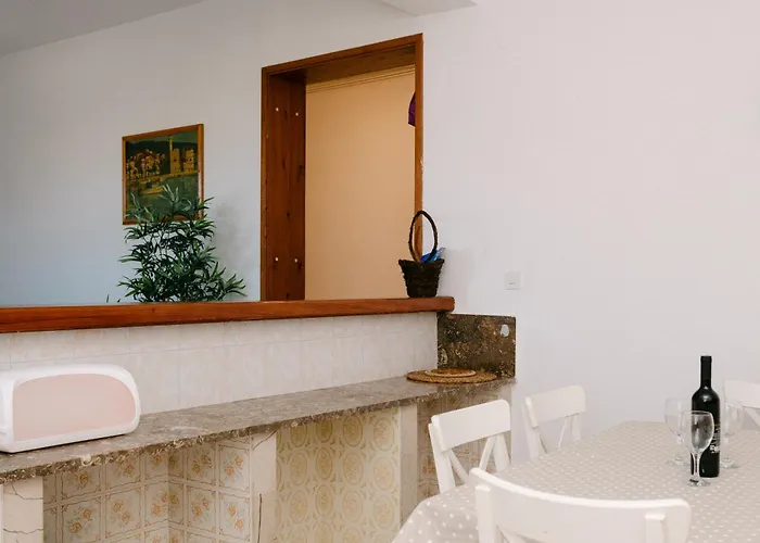 Lejlighed Large And Charming Near With Big & Sunny Terrace