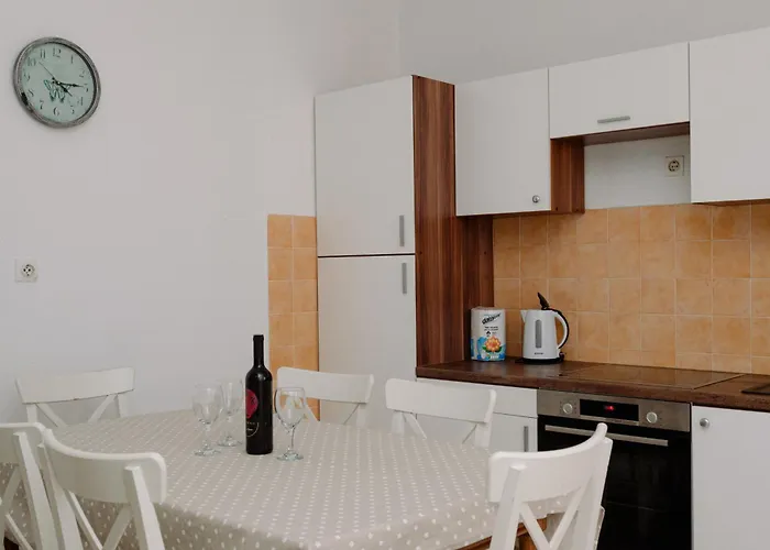 Lejlighed Large And Charming Near With Big & Sunny Terrace