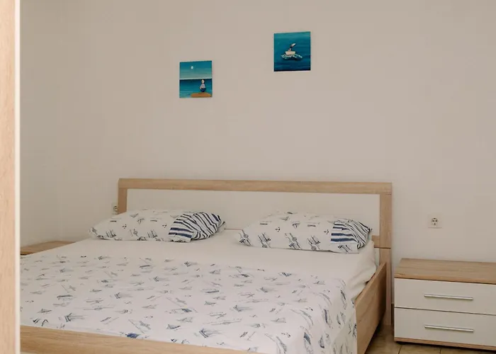 Lejlighed Large And Charming Near With Big & Sunny Terrace Sumartin