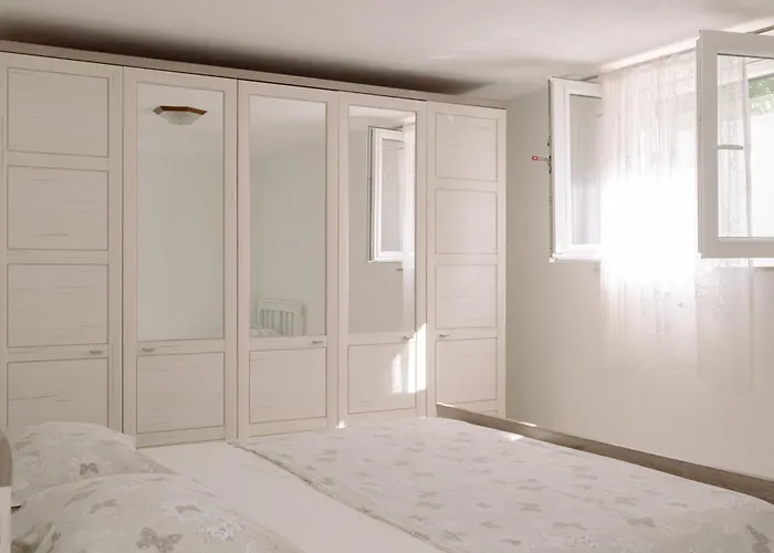 Large And Charming Near With Big & Sunny Terrace