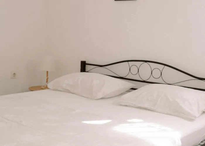 Large And Charming Near With Big & Sunny Terrace Sumartin