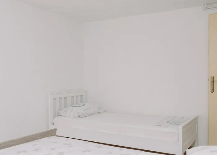 Lejlighed Large And Charming Near With Big & Sunny Terrace