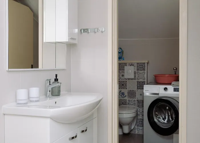 Large And Charming Near With Big & Sunny Terrace *