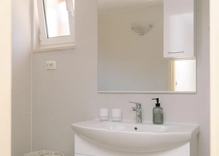 Large And Charming Near With Big & Sunny Terrace Lejlighed