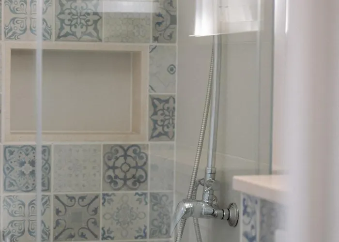 Large And Charming Near With Big & Sunny Terrace