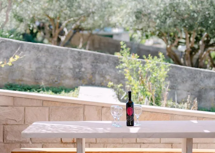 Large And Charming Near With Big & Sunny Terrace