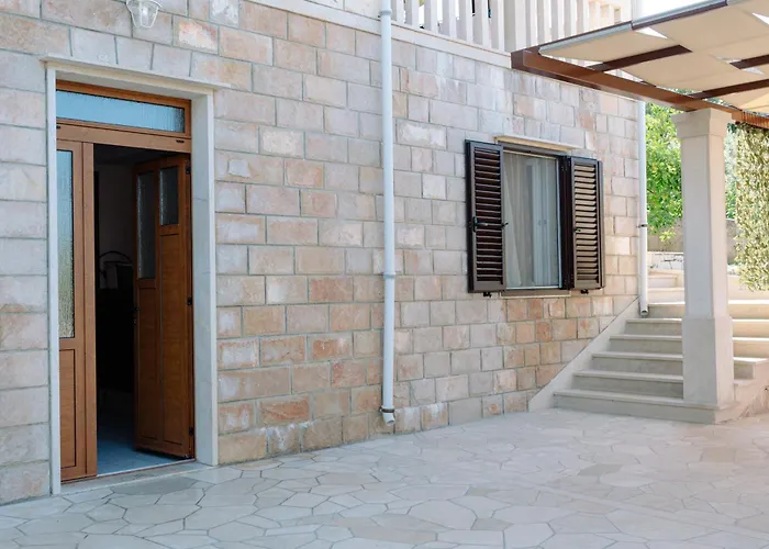 Lejlighed Large And Charming Near With Big & Sunny Terrace