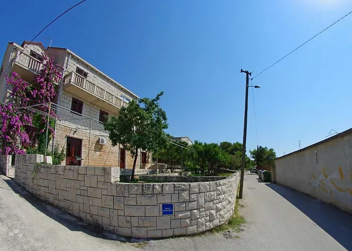 Large And Charming Near With Big & Sunny Terrace Lejlighed