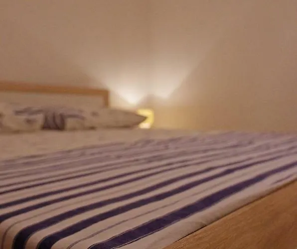 Large And Charming Near With Big & Sunny Terrace Sumartin