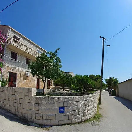 Large And Charming Near With Big & Sunny Terrace Lägenhet