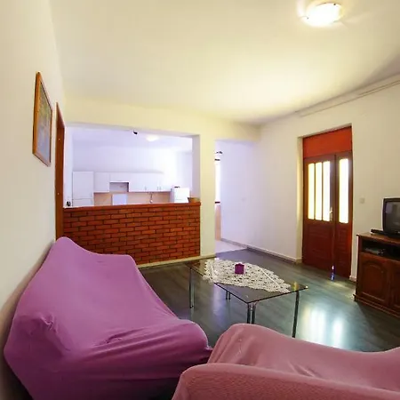 Large And Charming Near With Big & Sunny Terrace Lägenhet *