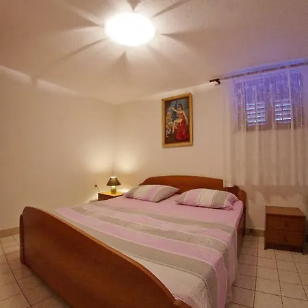 Large And Charming Near With Big & Sunny Terrace Lägenhet Sumartin