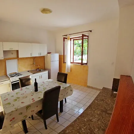 Large And Charming Near With Big & Sunny Terrace *